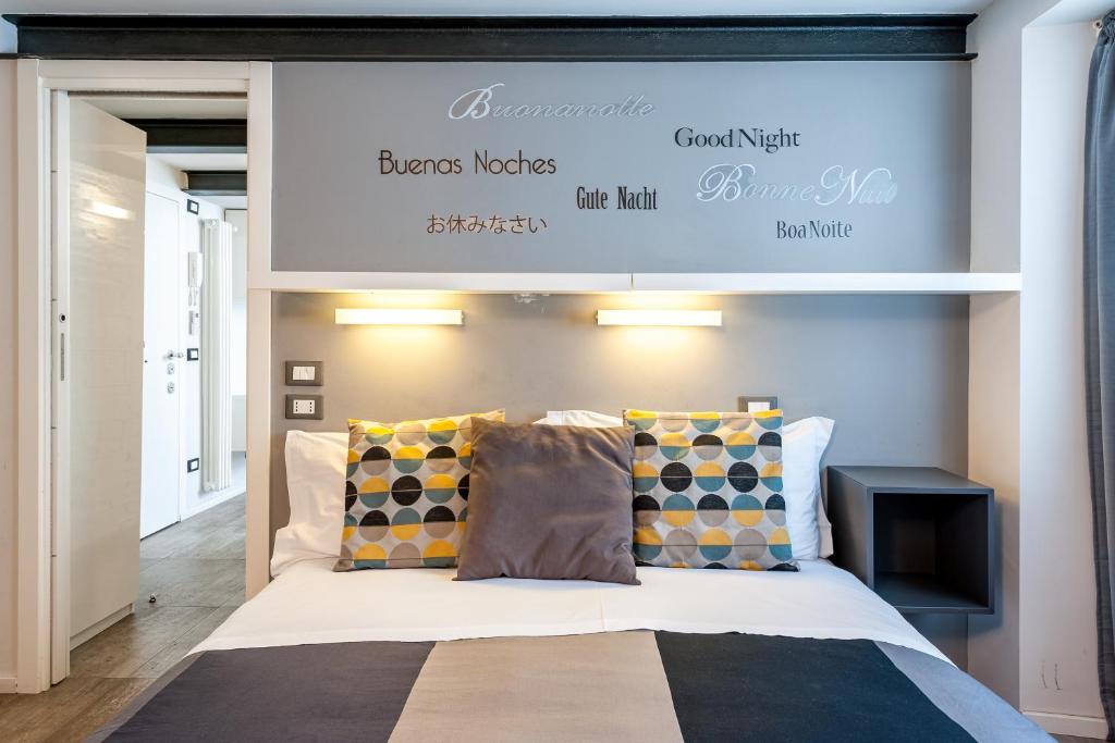 Posteľ alebo postele v izbe v ubytovaní IREX Tevere Sant Angelo private apartment