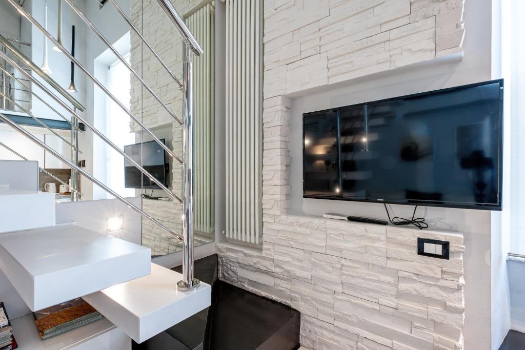 Televízia a/alebo spoločenská miestnosť v ubytovaní IREX Tevere Sant Angelo private apartment