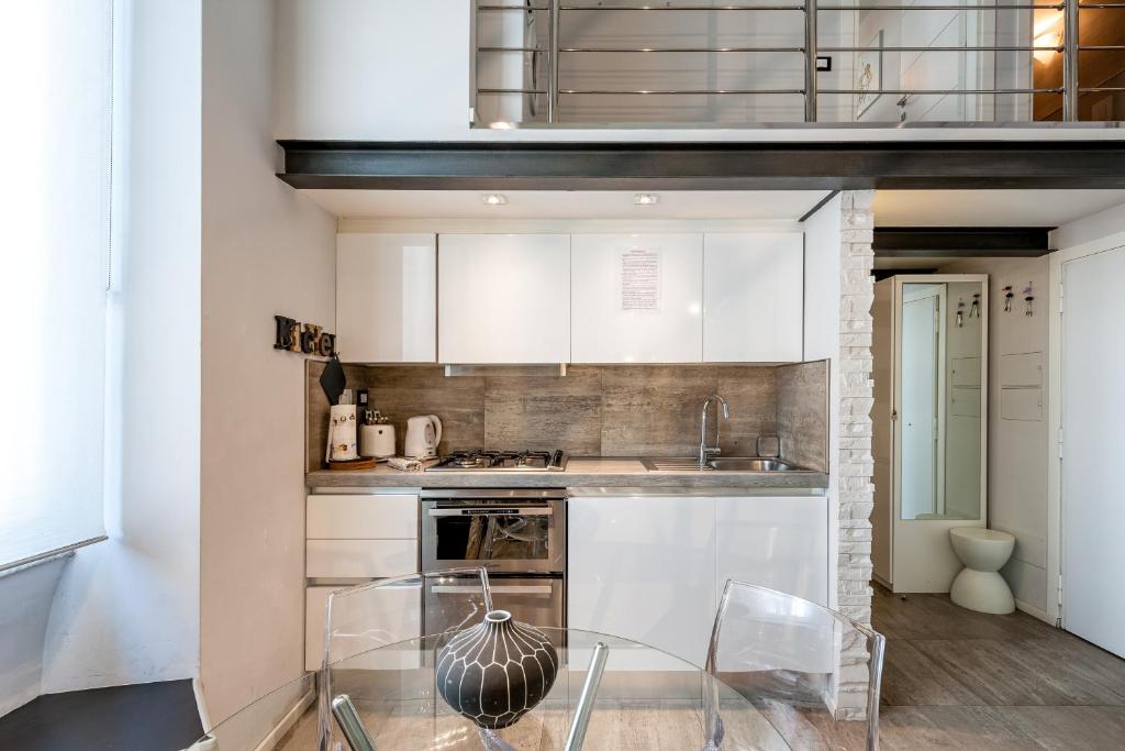 Kuchyňa alebo kuchynka v ubytovaní IREX Tevere Sant Angelo private apartment