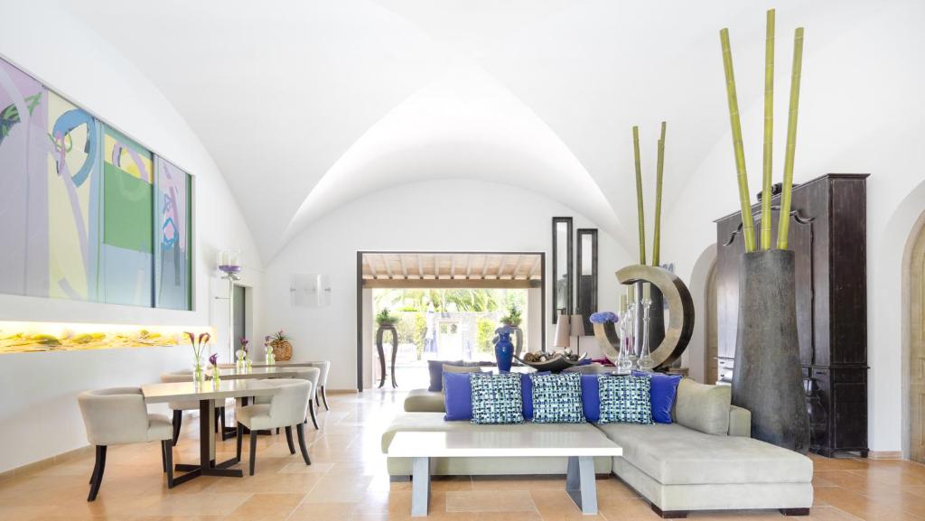 a living room with a couch and a table at Le Pre de la Mer in Saint-Tropez