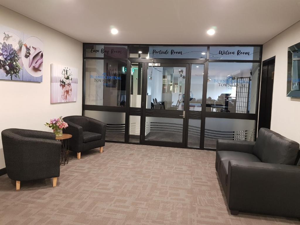 Posezení v ubytování Burnie Central Townhouse Hotel