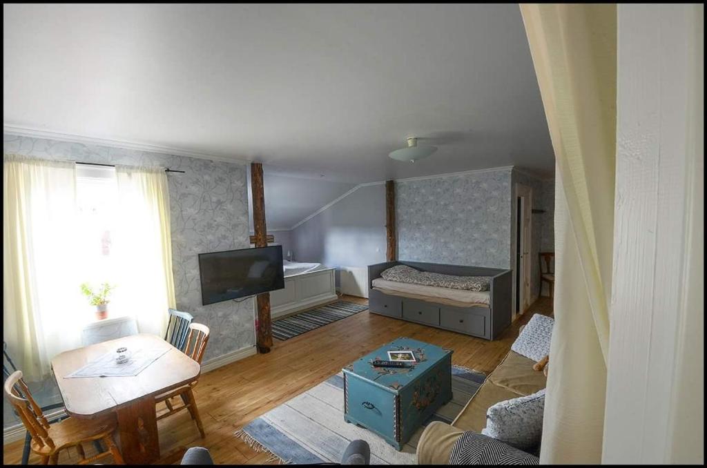 Posezení v ubytování Nygården B&B Hälsingegård