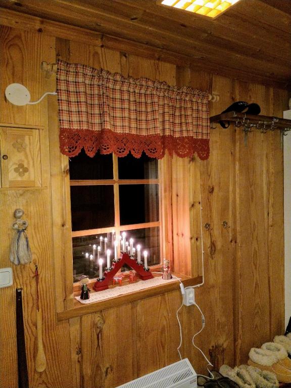 Fotografie z fotogalerie ubytování Mysig timmerstuga vid sjön Björken 34 Rönnsudden v destinaci Grangärde