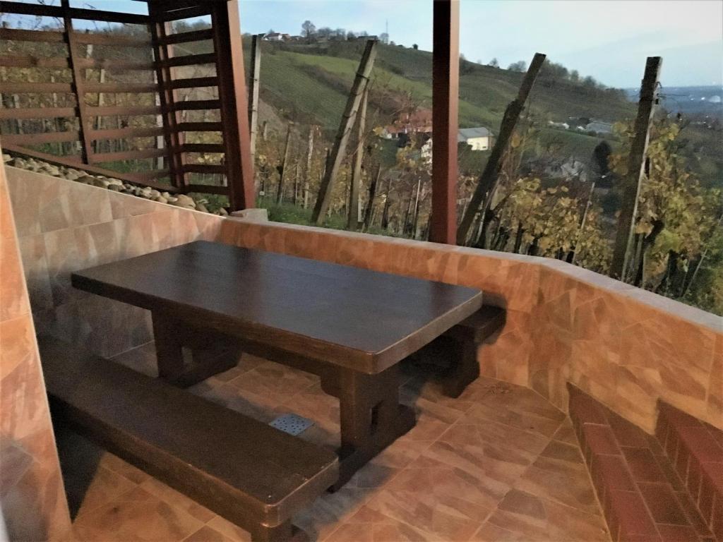 Balkón nebo terasa v ubytování Brunarica Čontoš