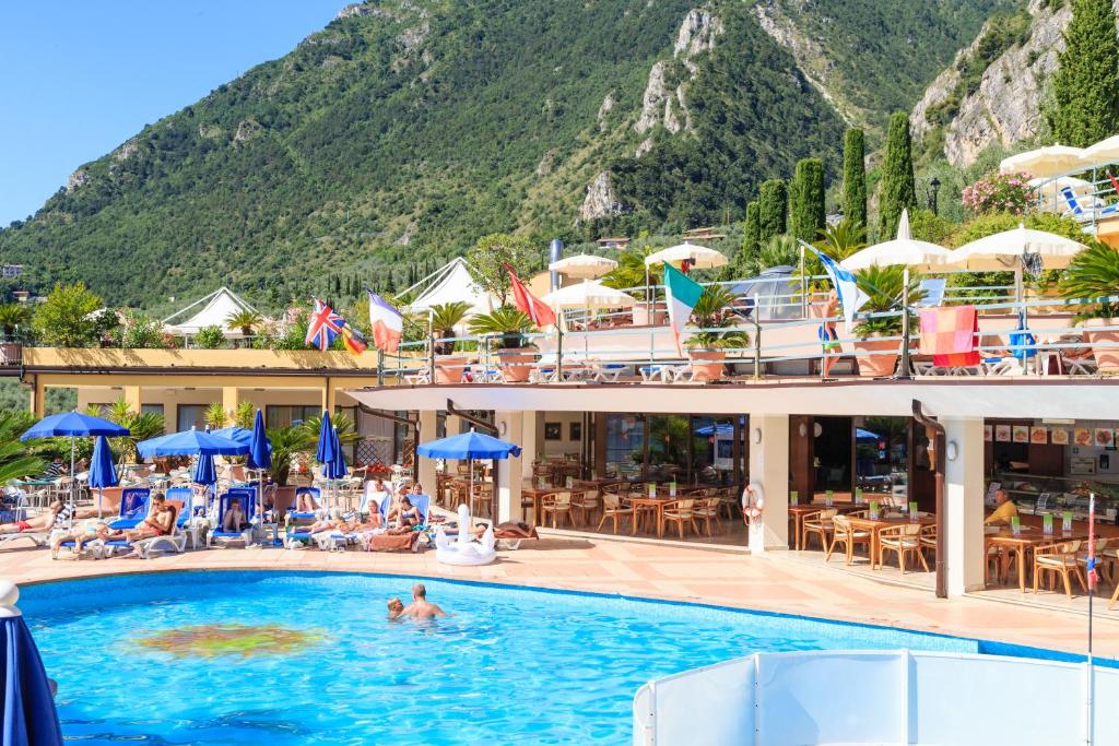 Nespecifikovaný výhled na hory nebo výhled na hory při pohledu z hotelu
