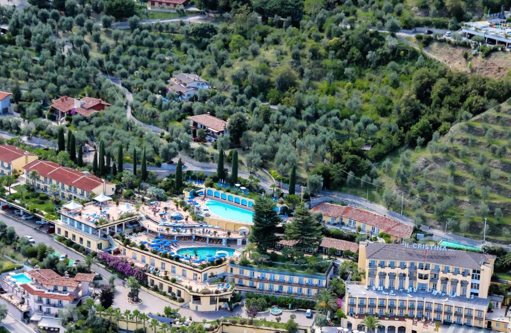 Bazén v ubytování Hotel Cristina nebo v jeho okolí