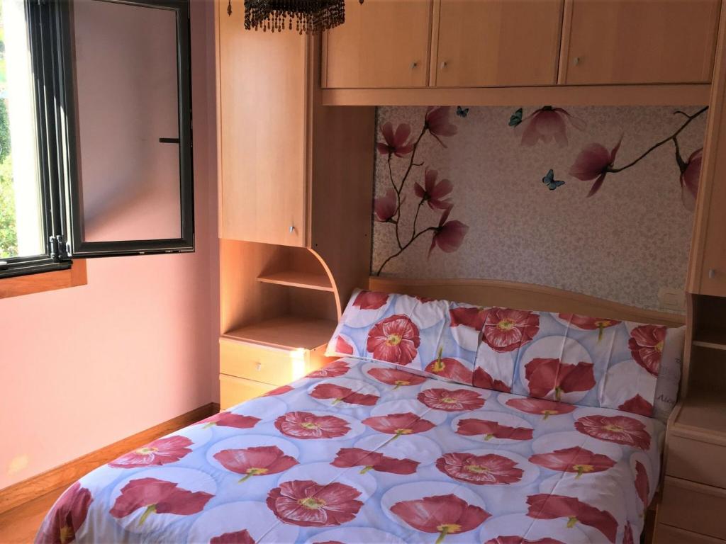 A bed or beds in a room at Beautiful house in Cangas near the beach