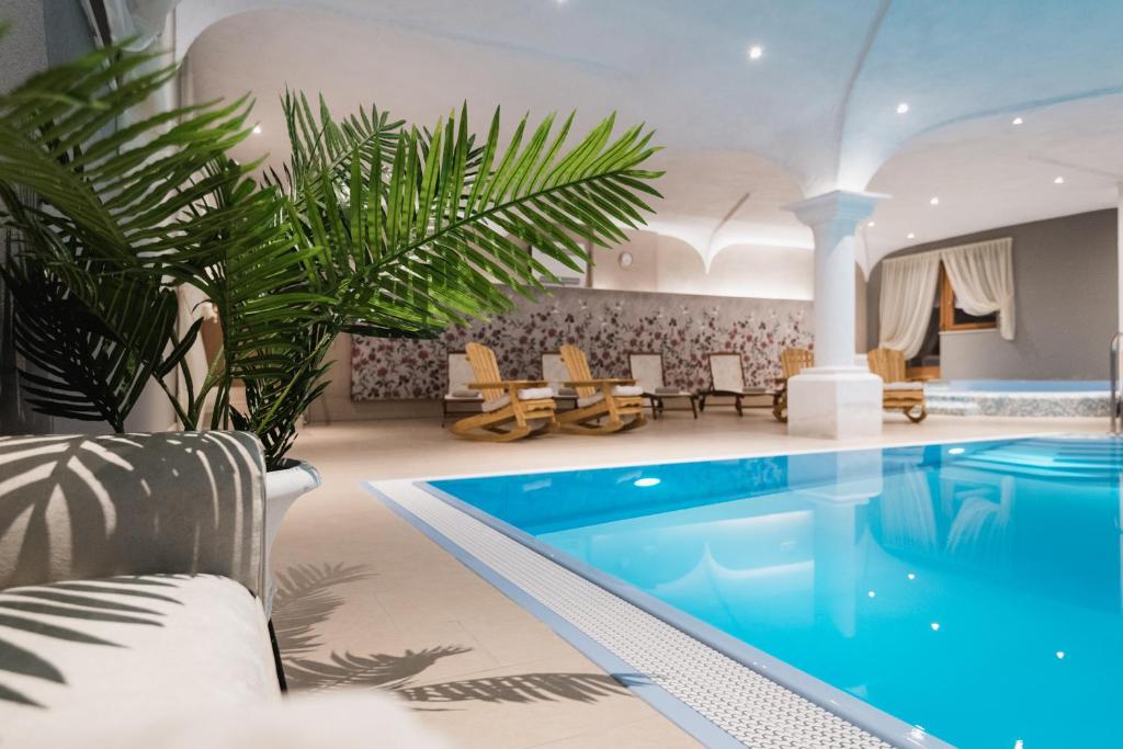 Bazén v ubytování Laguscei Dolomites Mountain Hotel nebo v jeho okolí