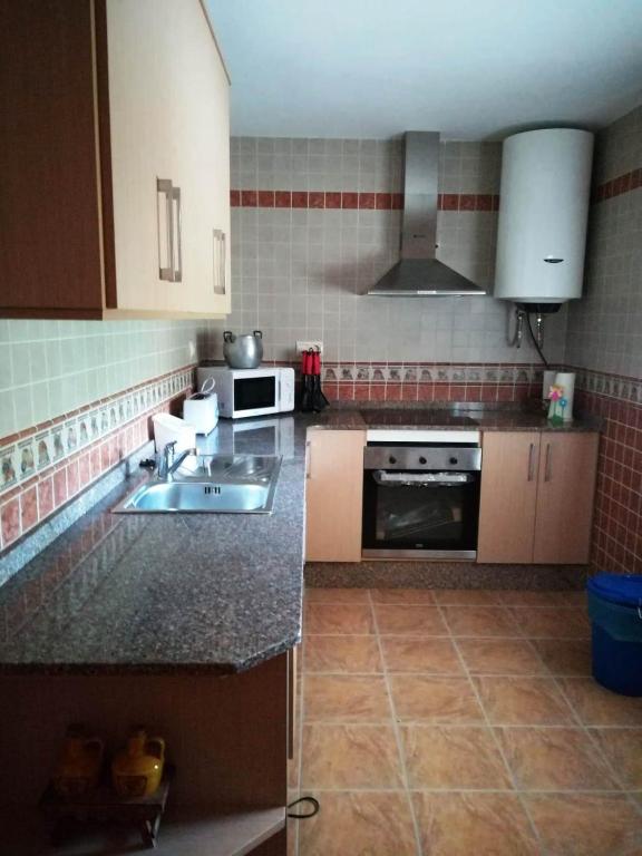 Kuchyň nebo kuchyňský kout v ubytování CASA RURAL C PUENTE DEL SEGURA