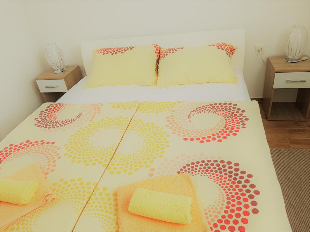 Postel nebo postele na pokoji v ubytování Apartments Korana, BelajskePoljice