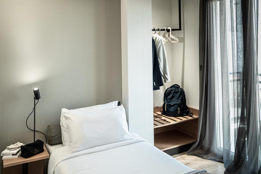 Postel nebo postele na pokoji v ubytování 31 Doors Hotel