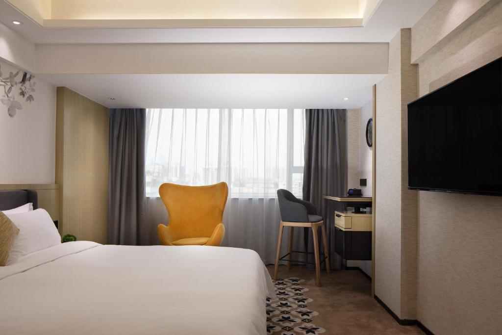 TV a/nebo společenská místnost v ubytování Paco Hotel Guangzhou Jiangtai Road Metro Branch
