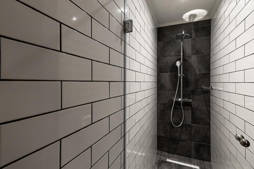 Koupelna v ubytování 31 Doors Hotel