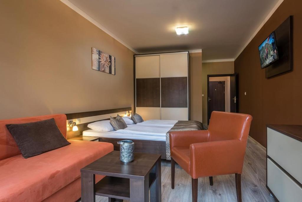 A seating area at Apartmán Bešeňová