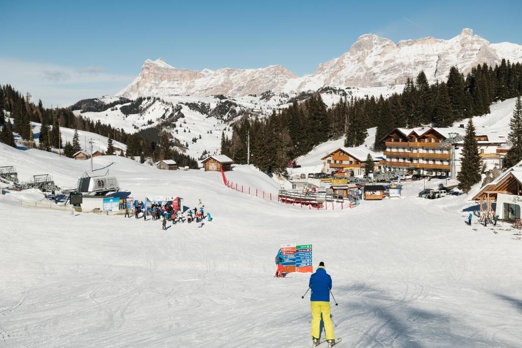 Laguscei Dolomites Mountain Hotel v zimě