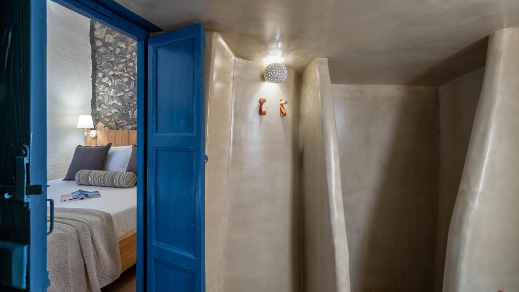 Postel nebo postele na pokoji v ubytování Nalas Suites