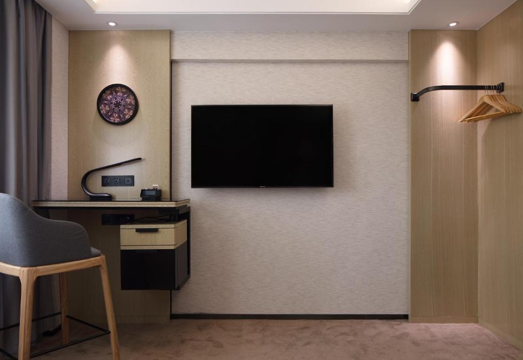TV a/nebo společenská místnost v ubytování Paco Hotel Guangzhou Jiangtai Road Metro Branch