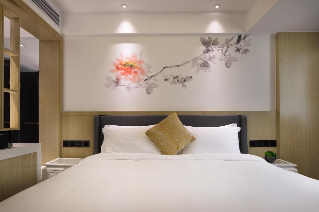 Postel nebo postele na pokoji v ubytování Paco Hotel Guangzhou Jiangtai Road Metro Branch