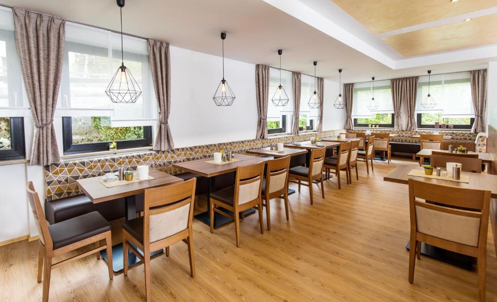 TV a/nebo společenská místnost v ubytování Hotel Schwan