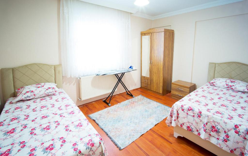 Postel nebo postele na pokoji v ubytování Cayeli Kent Apart