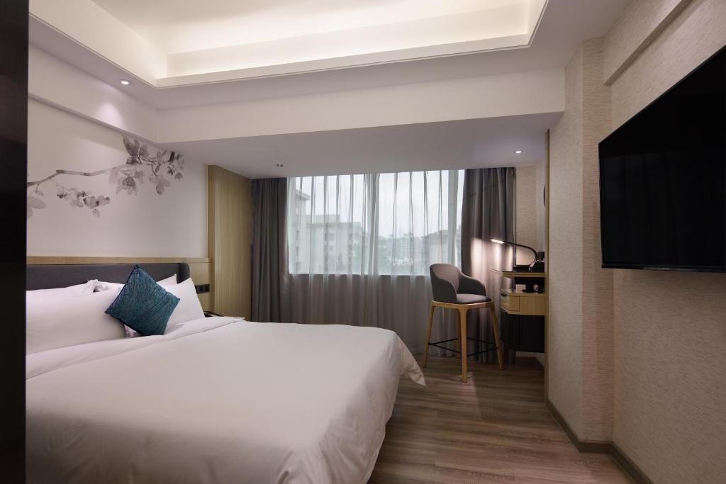Postel nebo postele na pokoji v ubytování Paco Hotel Guangzhou Jiangtai Road Metro Branch