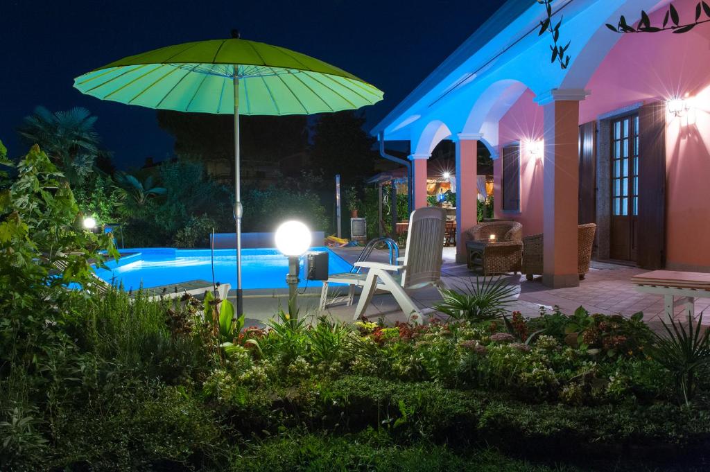 Bazén v ubytování B&B Villa Gloriana nebo v jeho okolí