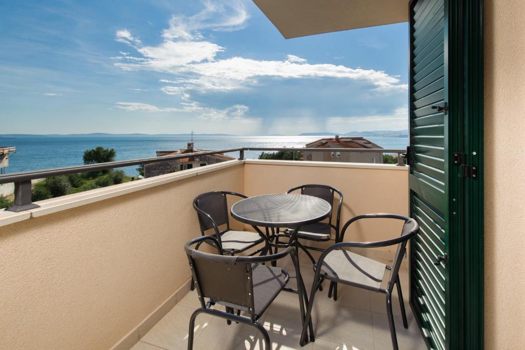 Nespecifikovaný výhled na moře nebo výhled na moře při pohledu z aparthotelu