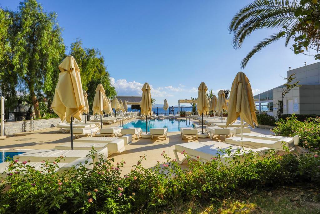 Bazén v ubytování Dragut Point North Hotel - All Inclusive nebo v jeho okolí