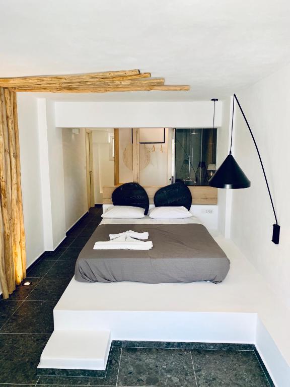 Postel nebo postele na pokoji v ubytování Alidian bay Suites Leros