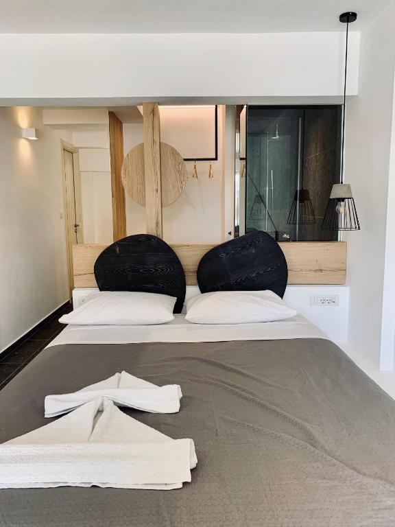 Postel nebo postele na pokoji v ubytování Alidian bay Suites Leros