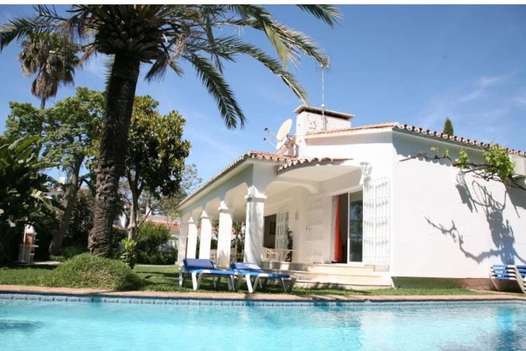 Beautiful Villa La Caracola heated pool Puerto Banus Marbella ...