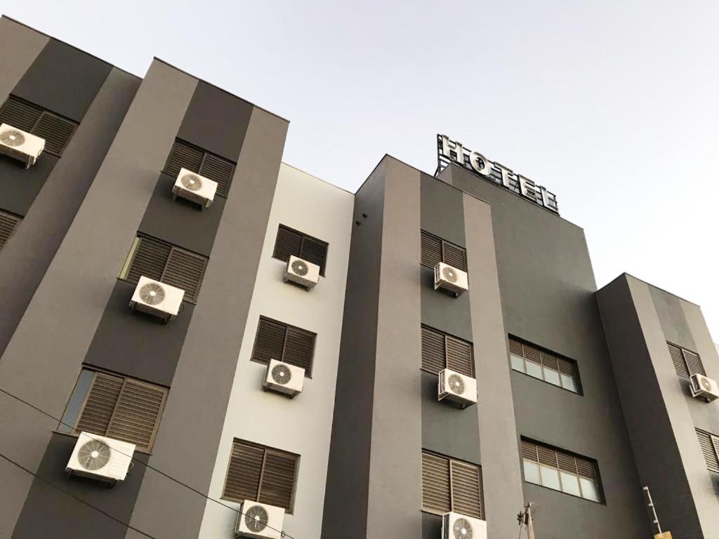 a tall building with speakers on the side of it at Master Gold Hotel Express in Cascavel