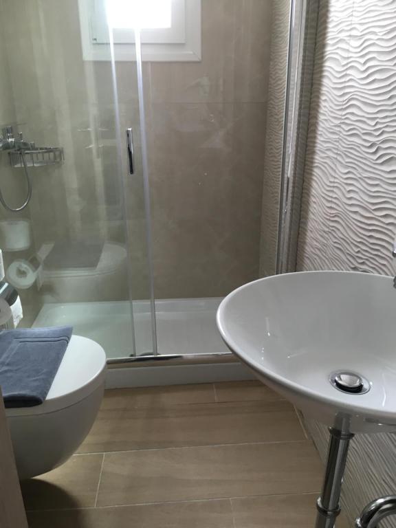 Koupelna v ubytování LEVANTA HOTEL SPETSES