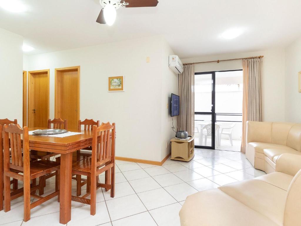  Aluguel de Apartamento 3 quartos sendo 1 suíte para 7 pessoas à 150 metros do mar em Bombas