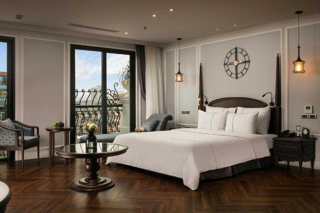 Postel nebo postele na pokoji v ubytování Canary Hotel