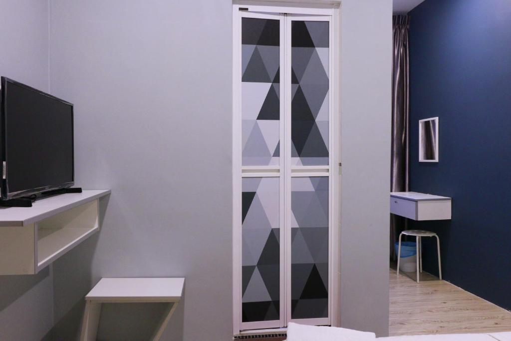 TV a/nebo společenská místnost v ubytování The b'Hotel
