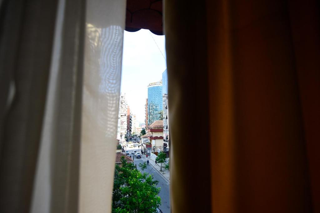 Nespecifikovaný výhled na destinaci Tirana nebo výhled na město při pohledu z hotelu