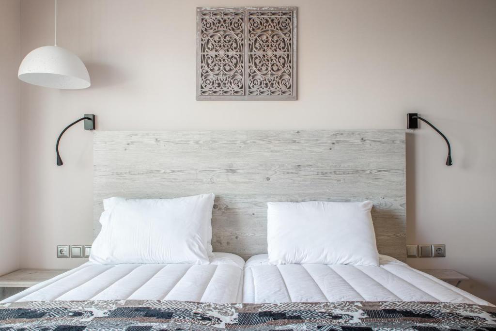 Posteľ alebo postele v izbe v ubytovaní Royalty Suites Loft