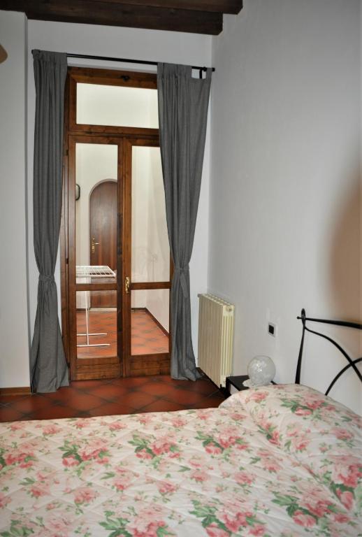 A bed or beds in a room at Appartamento Le Volte