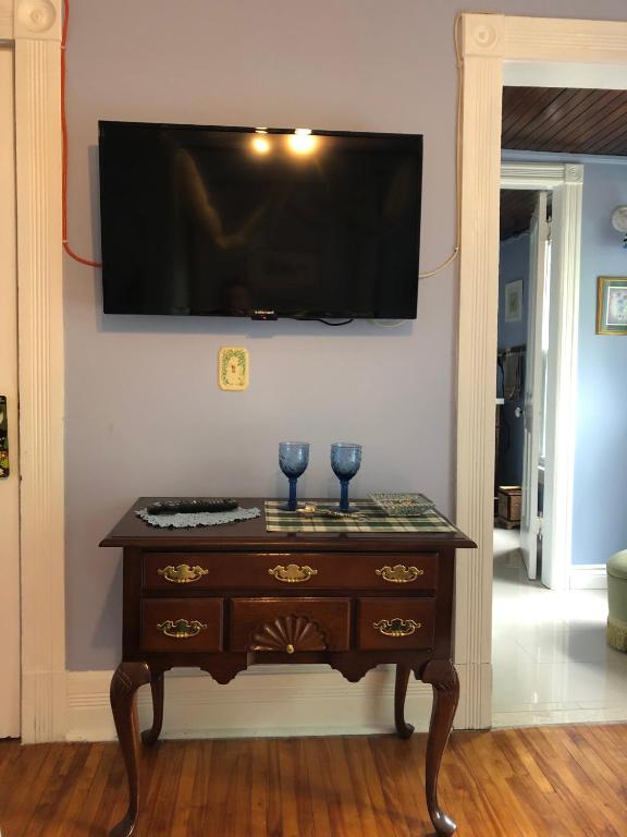 TV a/nebo společenská místnost v ubytování Blue Gables Bed and Breakfast