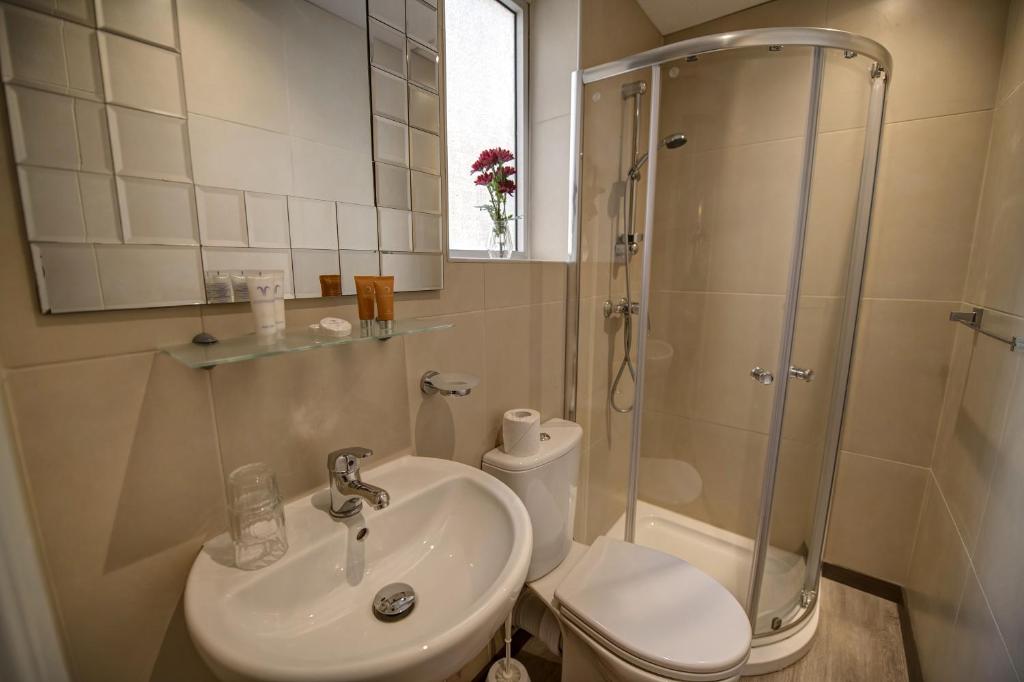 Koupelna v ubytování Europa Hotel