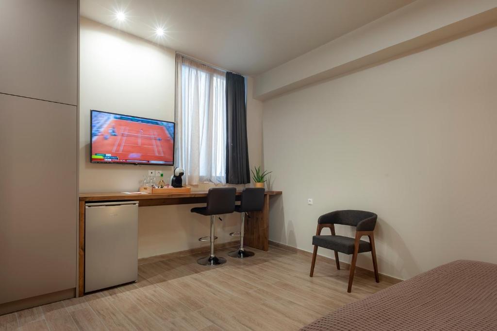 TV a/nebo společenská místnost v ubytování Pallada Athens boutique rooms & apartments