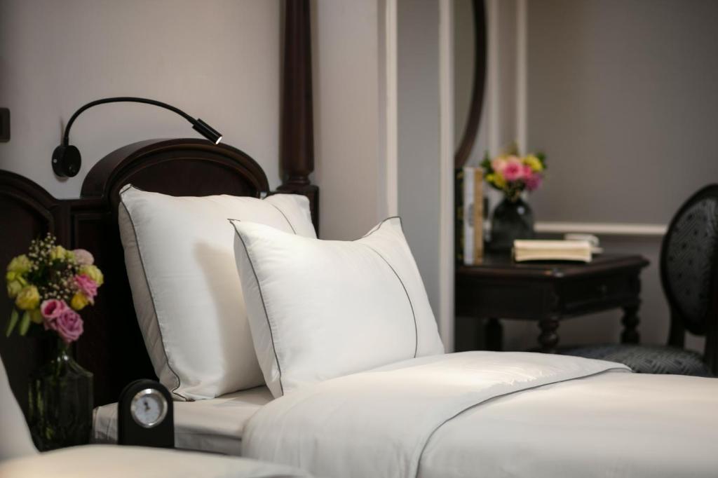 Postel nebo postele na pokoji v ubytování Canary Hotel
