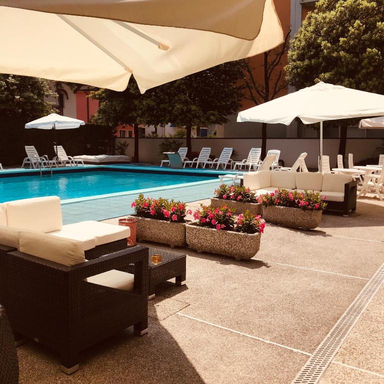 Bazén v ubytování Hotel Metropol nebo v jeho okolí