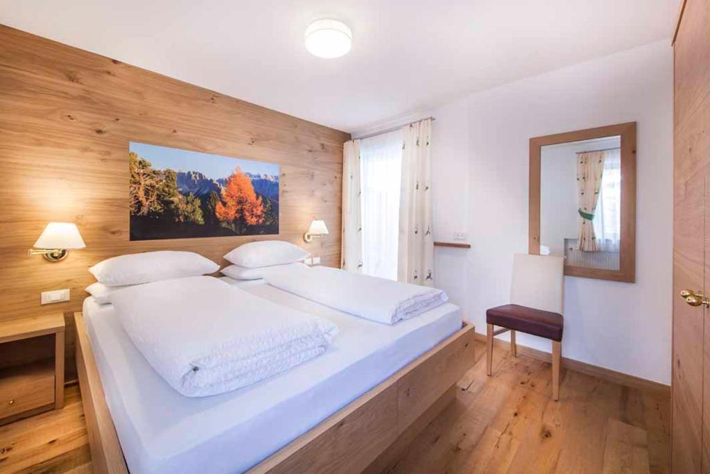 Postel nebo postele na pokoji v ubytování Hotel Garni Morene