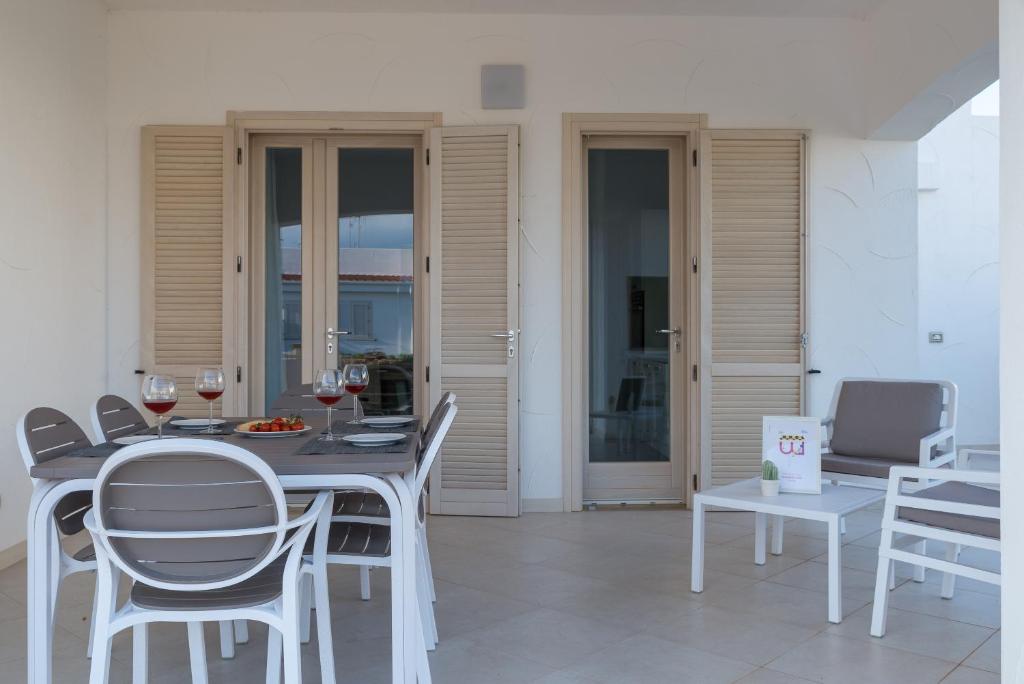 a dining room with a table and chairs at Blue Sea Villas by Wonderful Italy in Ostuni