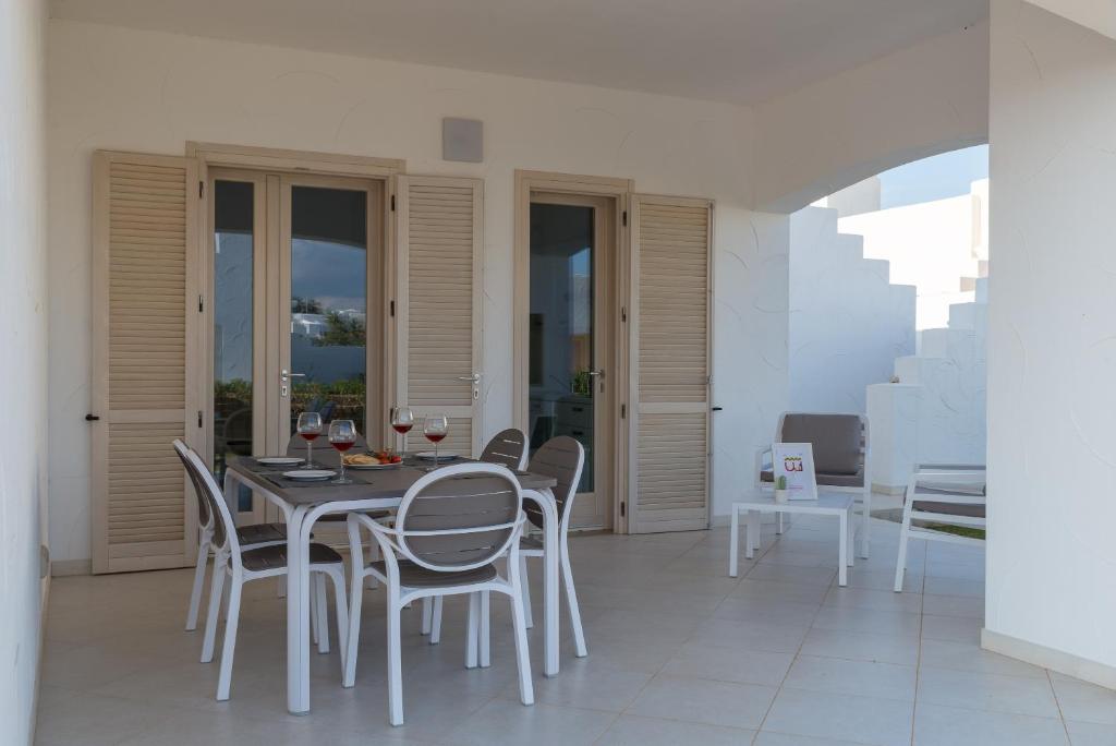 a dining room with a table and chairs at Blue Sea Villas by Wonderful Italy in Ostuni