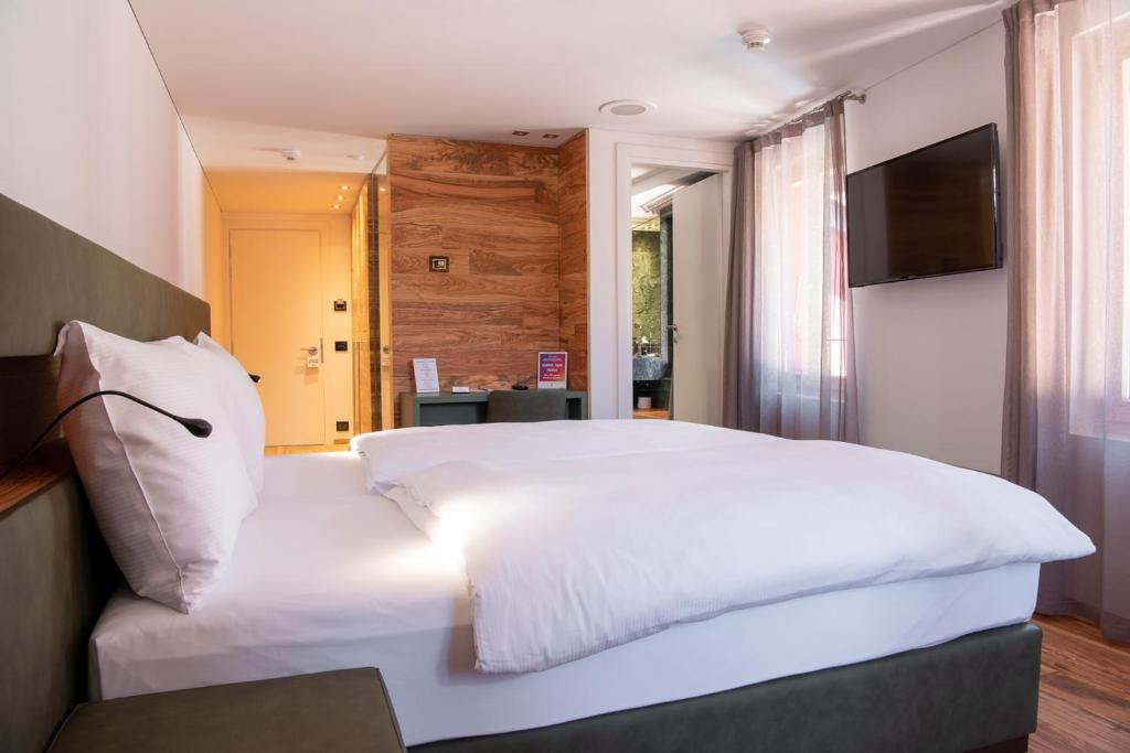 A bed or beds in a room at Hotel Gabbani
