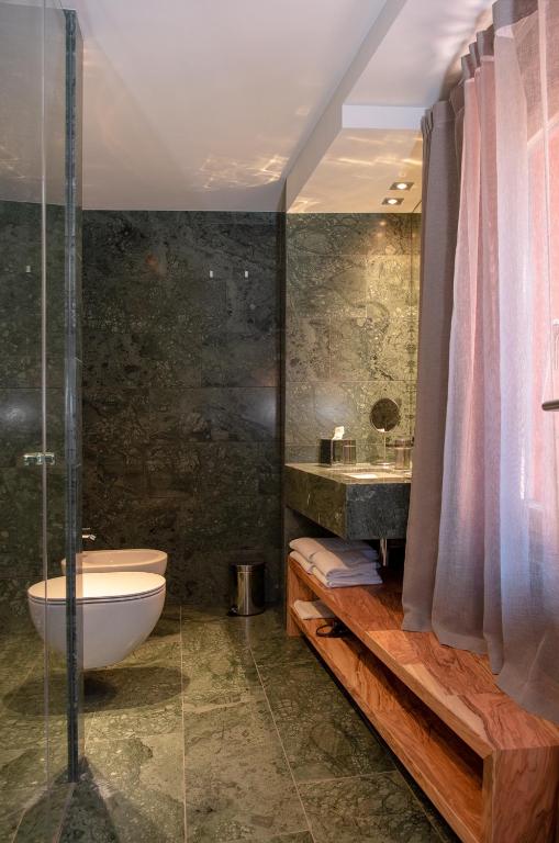 Kylpyhuone majoituspaikassa Hotel Gabbani