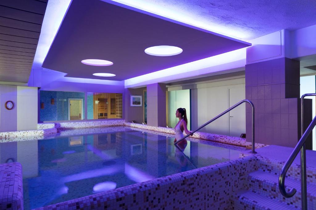 Bazén v ubytování Hermitage Resort & Thermal Spa nebo v jeho okolí